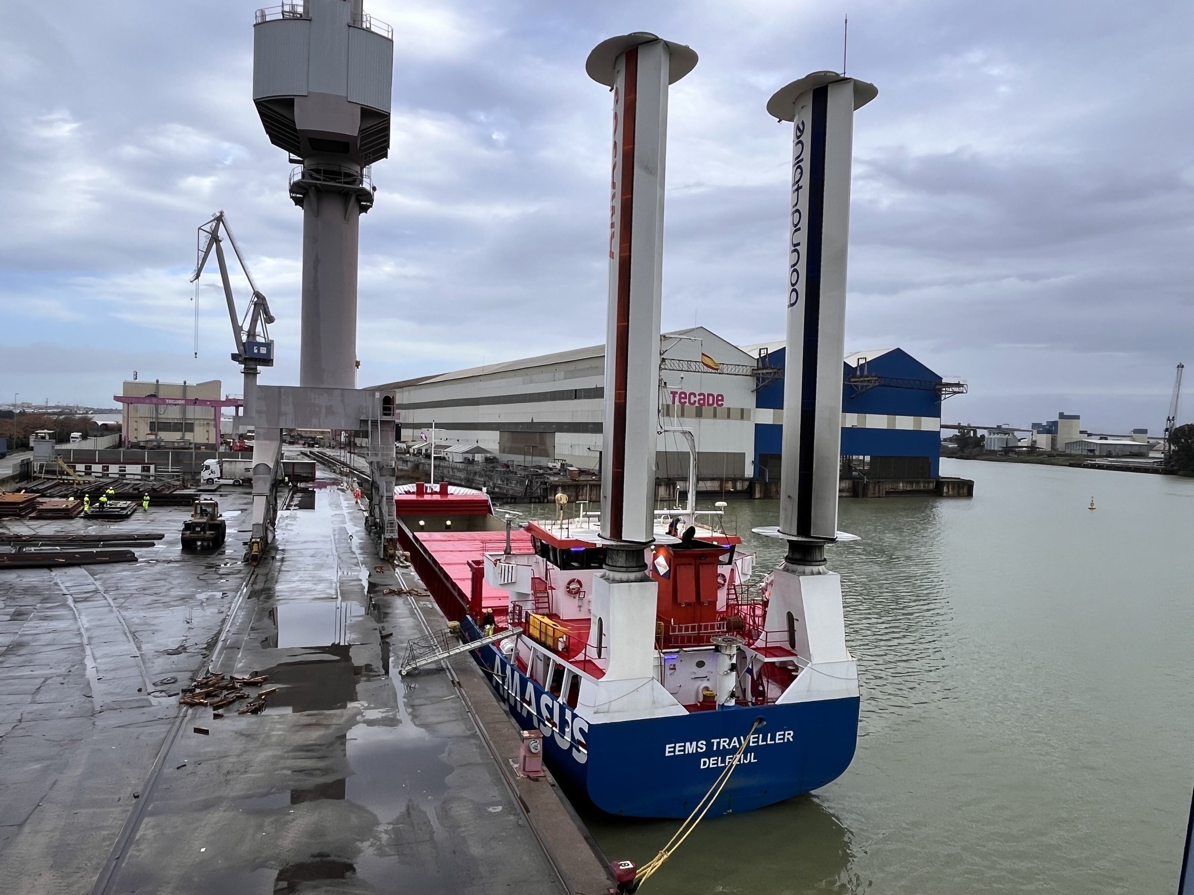 El Puerto de Sevilla recibe al Eems Traveller, un buque con propulsión eólica para una navegación más sostenible