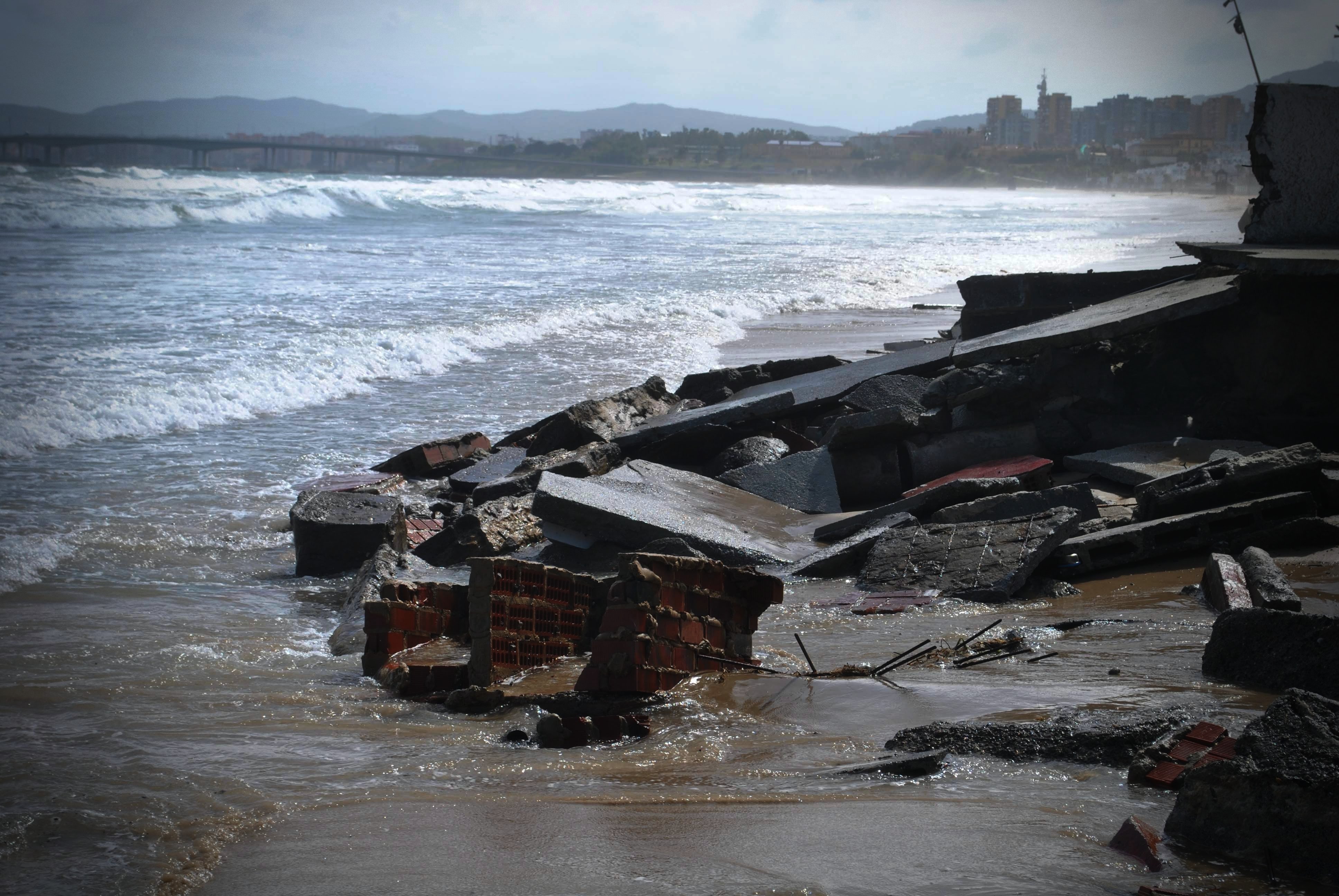El Ayuntamiento de Algeciras solicitará a Costas aportes urgentes de arena tras el paso del tren de borrascas