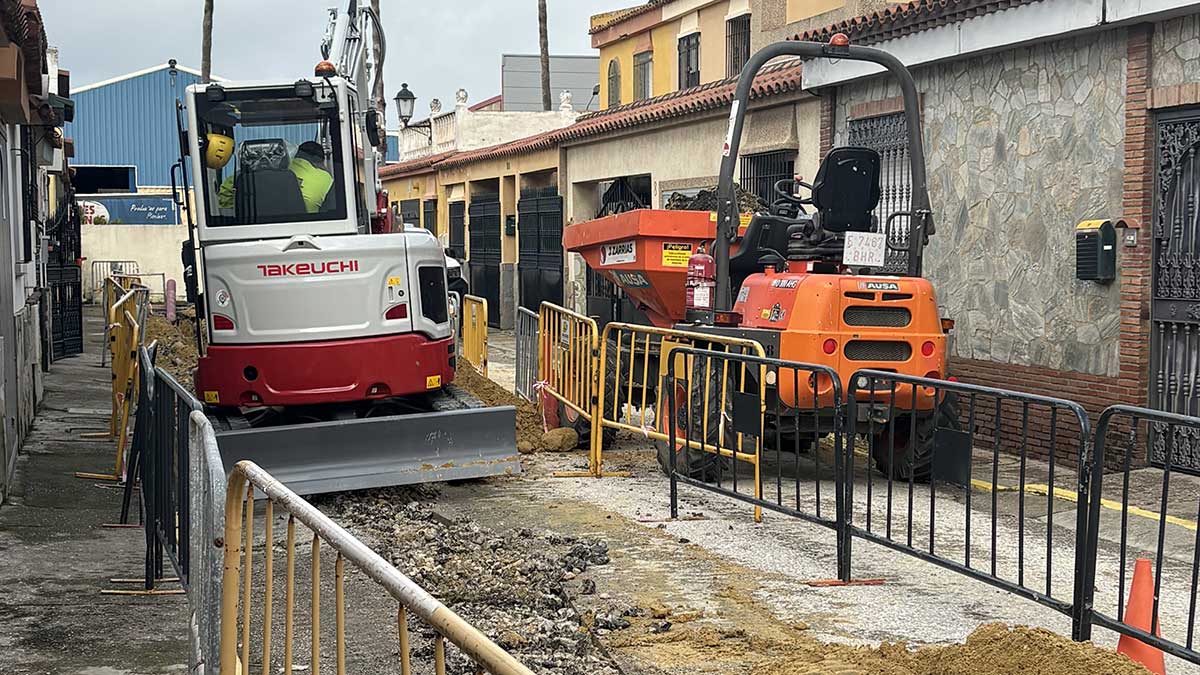 Endesa renueva dos líneas de media tensión en Los Barrios para mejorar el suministro de más de 3.000 clientes