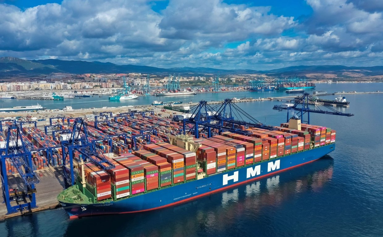 HMM cierra 2025 con una caída del 50% en su beneficio neto lastrada por el desplome de las tarifas de flete en las principales rutas