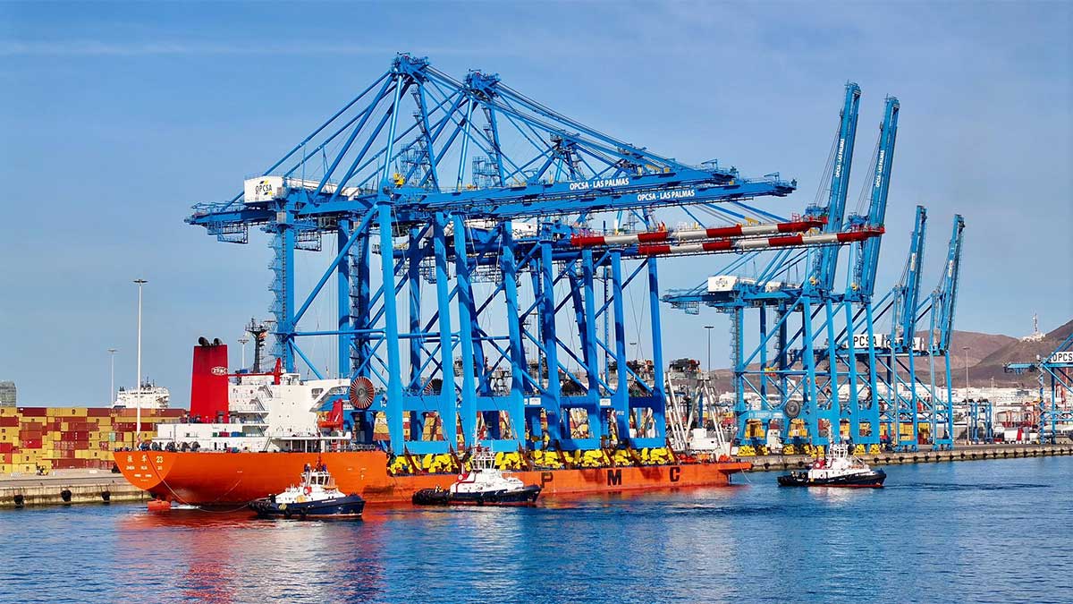 OPCSA inicia la descarga de dos nuevas grúas MALACCAMAX en el Puerto de Las Palmas tras una inversión de 22,5 millones de euros