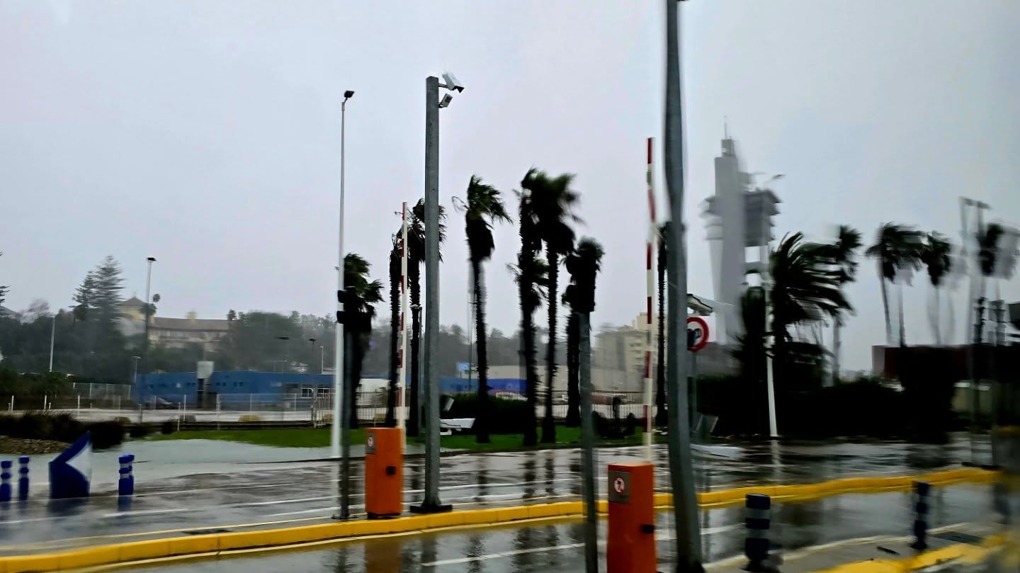 El Puerto de Algeciras retoma parcialmente su actividad