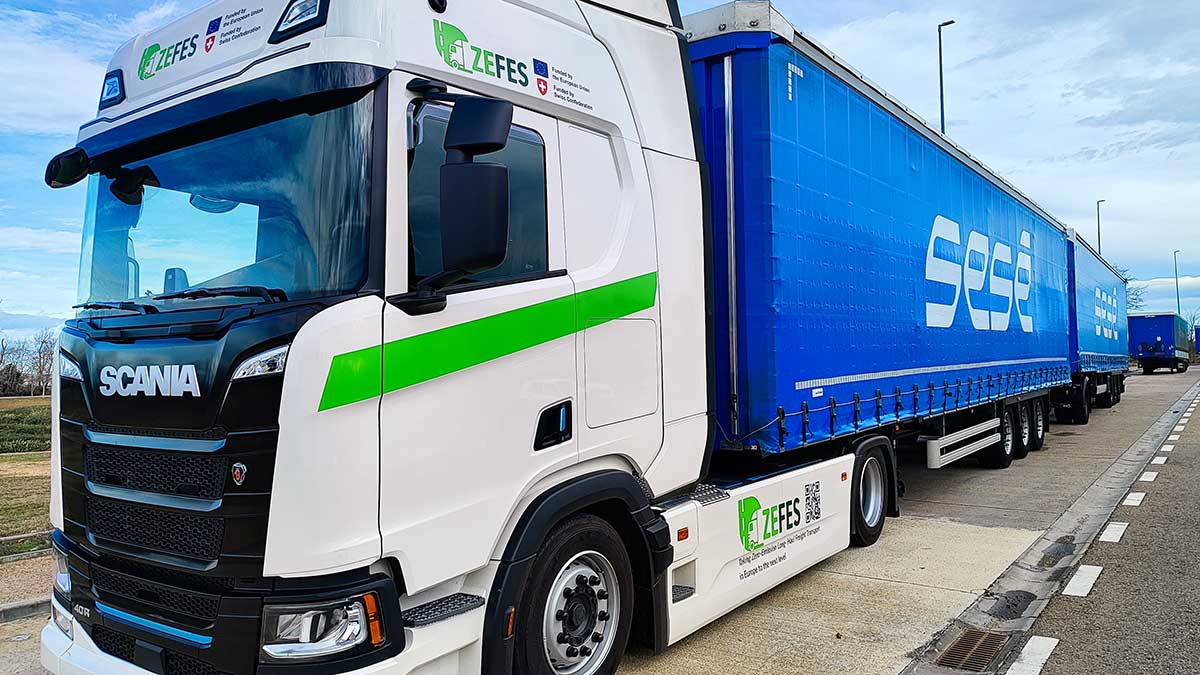 Sesé y Scania ponen en marcha la primera prueba de un duotráiler eléctrico en España dentro del consorcio europeo ZEFES
